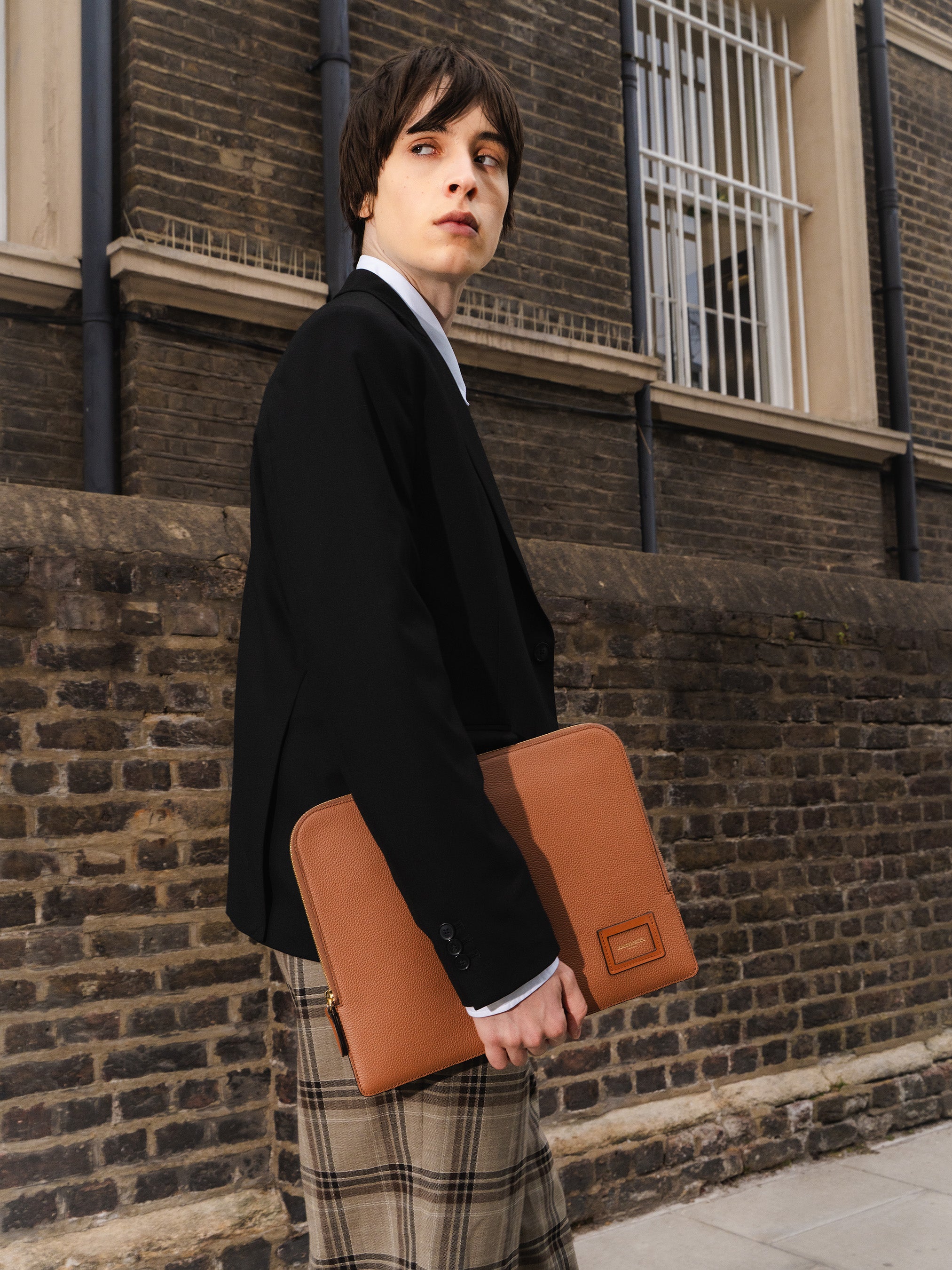 Cambridge Satchel Zipped Folio – Tan Calf Grain